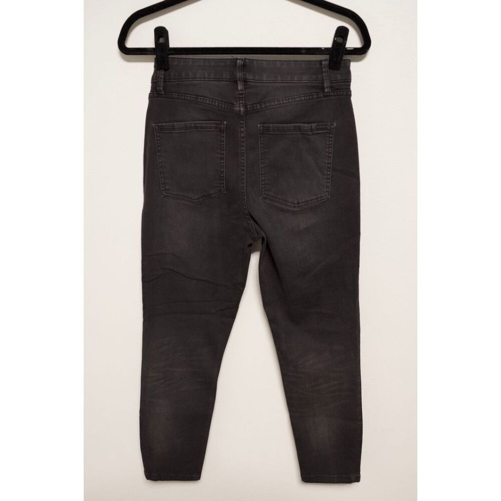 The Skinny High-Rise Jeans – Size 6 👖